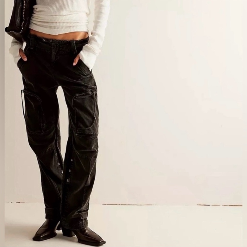 NWOT FREE PEOPLE We The Free Can't Compare Cargo Pants In Black SZ: L - Picture 4 of 11